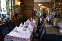 Tische und Barbereich
